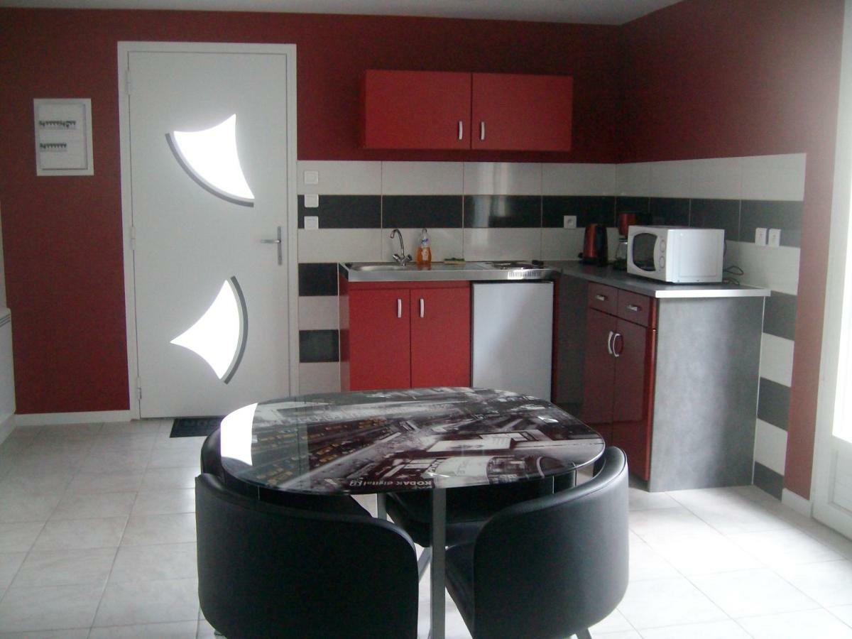 M. Clemenceau - Les Maisonnettes De La Maneliere Holiday home *